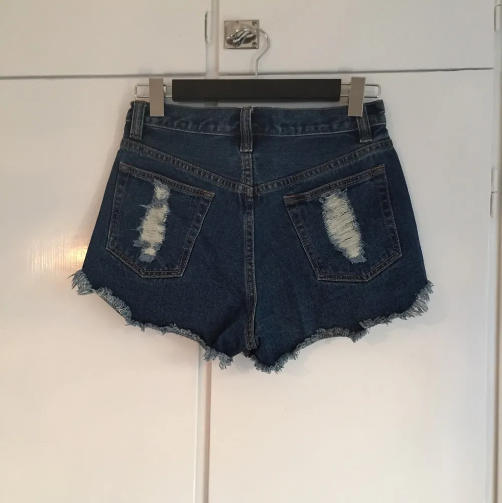 Jeansshorts från minkpink.. Shorts.