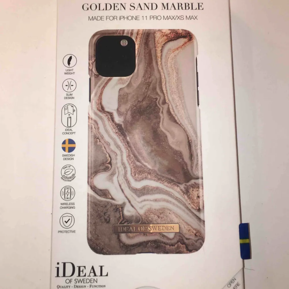 Helt oanvänt skal för en iPhone 11 pro max/xs max från Ideal of Sweden, råkade köpa fel därav säljer jag det.  Nypris 299kr  Köparen står för frakt . Accessoarer.