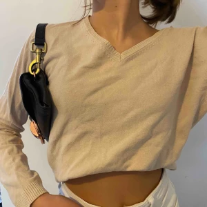  - Basic sweatshirt som går skitbra att klä både upp och ner