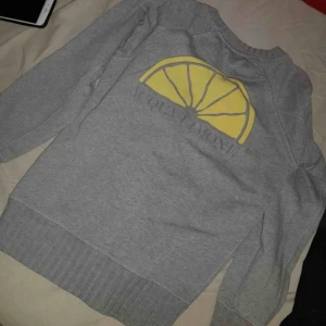  - Jätte snygg acqua limone tröja i fint skick bud från 350kr frakt tillkommer har även en svart och vit/rosa