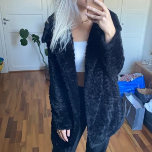 Superfin fakefur jacka i perfekt skick! - Supermjuk jacka i perfekt skick. 🌹 70 kr frakt