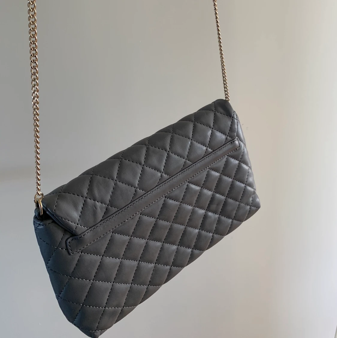 Moschino väska  - 90