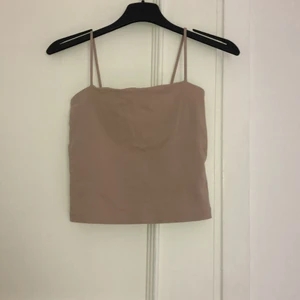 Beiget fint linne - Aldrig använda, jätte fint linne från Gina tricot  köpte för 199 kom privat ifall ni är intresserade frakten ingår i priset❤️