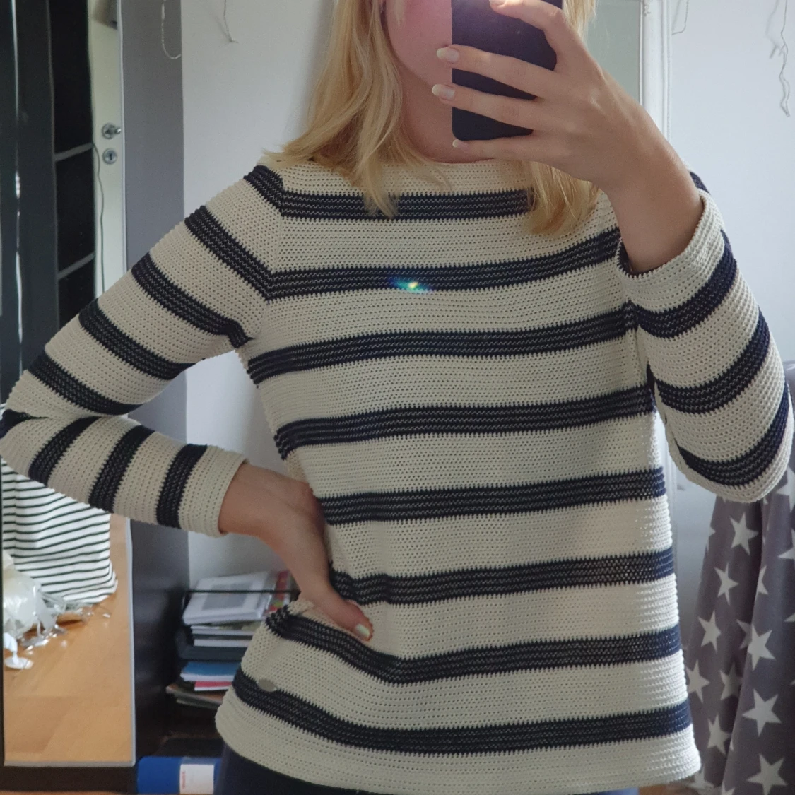 Stickad vit och mörkblå Dobber tröja