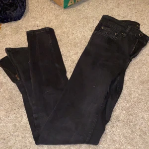 Jeans med slits - Jätte fina