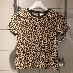 T-shirt - Fint skick. För liten på mig tyvärr. 40 kr inkl frakt