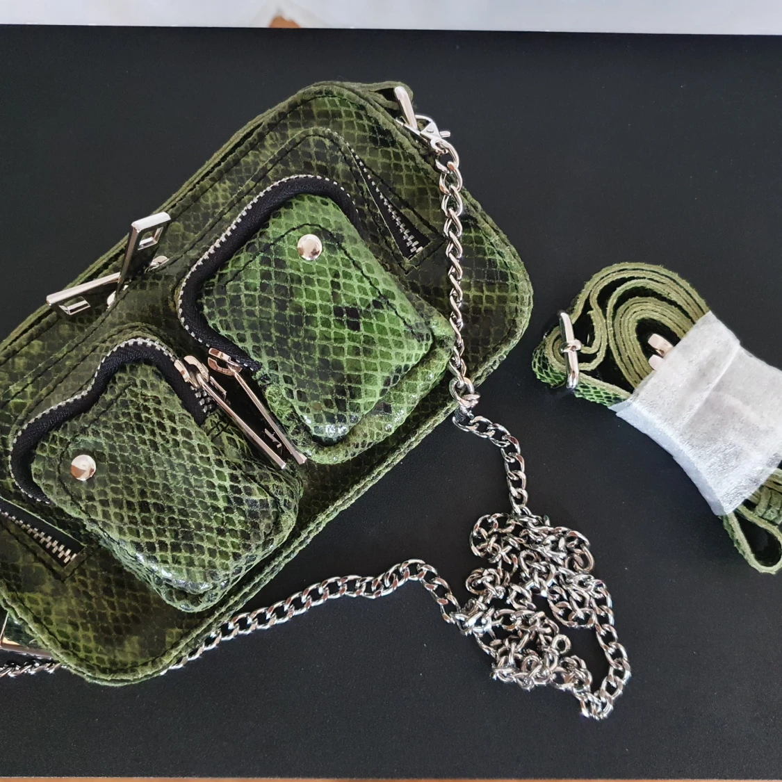 Nunoo Helena snake in green