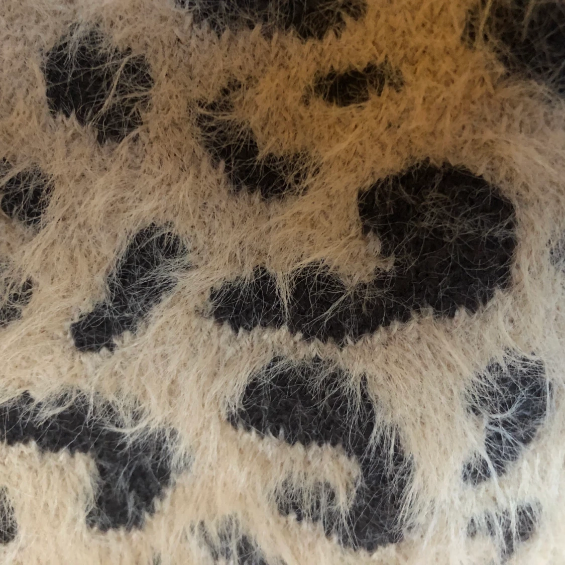 Stickad tröja leo - 90