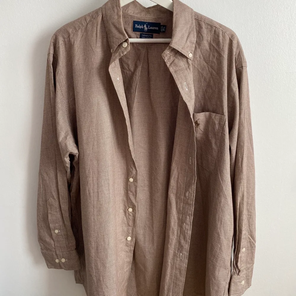 jättesnygg vintage ralph lauren-skjorta! i strl. L, passar jättebra som oversized för mig i Medium!. Skjortor.