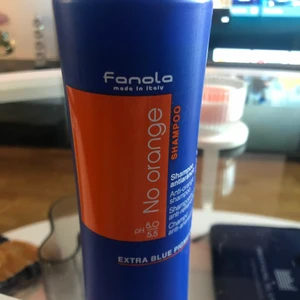 Fanola no orange - Använd 1 gång så nästan helt full, men då jag färgat håret brunt har jag ingen användning för den