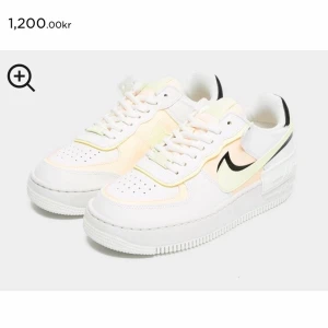 Nike air force, storlek 39 - Knappt använda, riktigt balla till allt! Nypris 1200kr