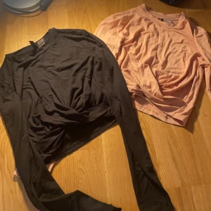 Tröja - Väldigt skrynkliga på bilden. Men väldigt fina 