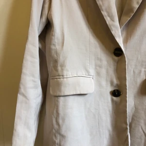 Kavaj - Begie kavaj i fint skick. Storlek S men är något overzise. Säljer pga att den tyvärr inte kommer så mycket till användning.