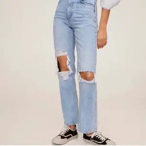 säljer nu mina favvo jeans från mango då dem börjar bli försmå, storlek 32 men kan även passa 34 <3 as bra skick och försiktigt använda, köptes här på PLICK för 730kr:) skriv privat om du är intresserad✨