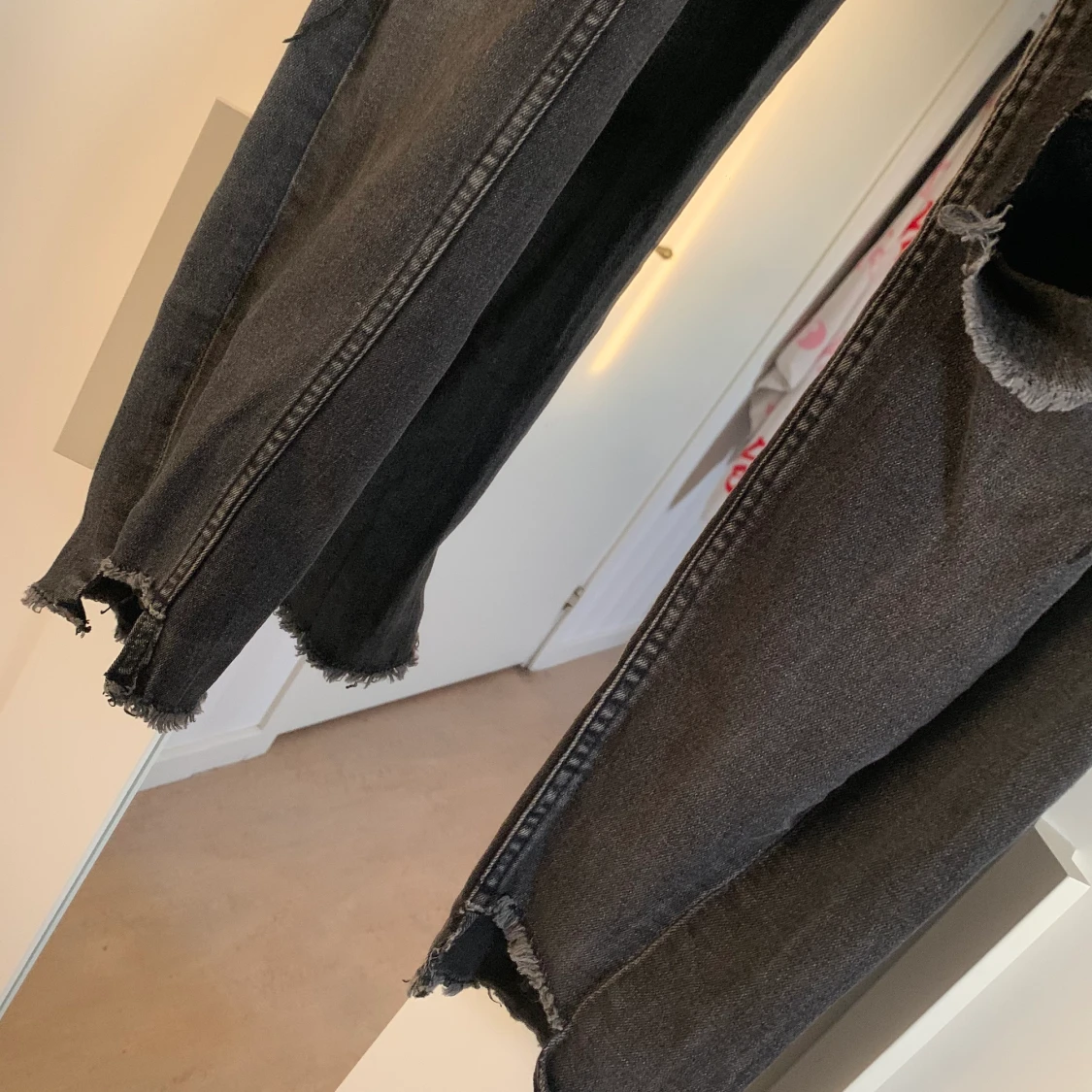 Svarta byxor med hål - 90