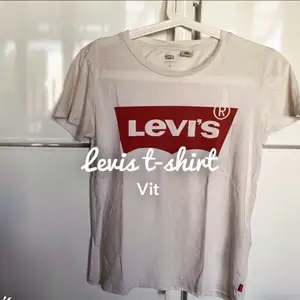En välanvänd Levis t-shirt i strl xs, frakten ingår 🦋