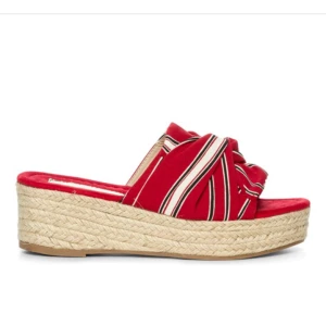  - Helt nya oanvända sandaletter från skopunkten