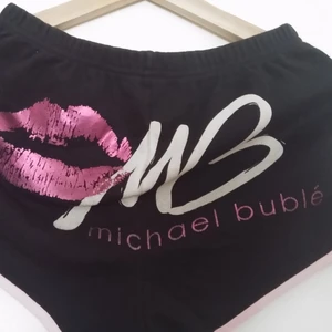  - Shorts i bomull, använt få gånger, i bra skick. 