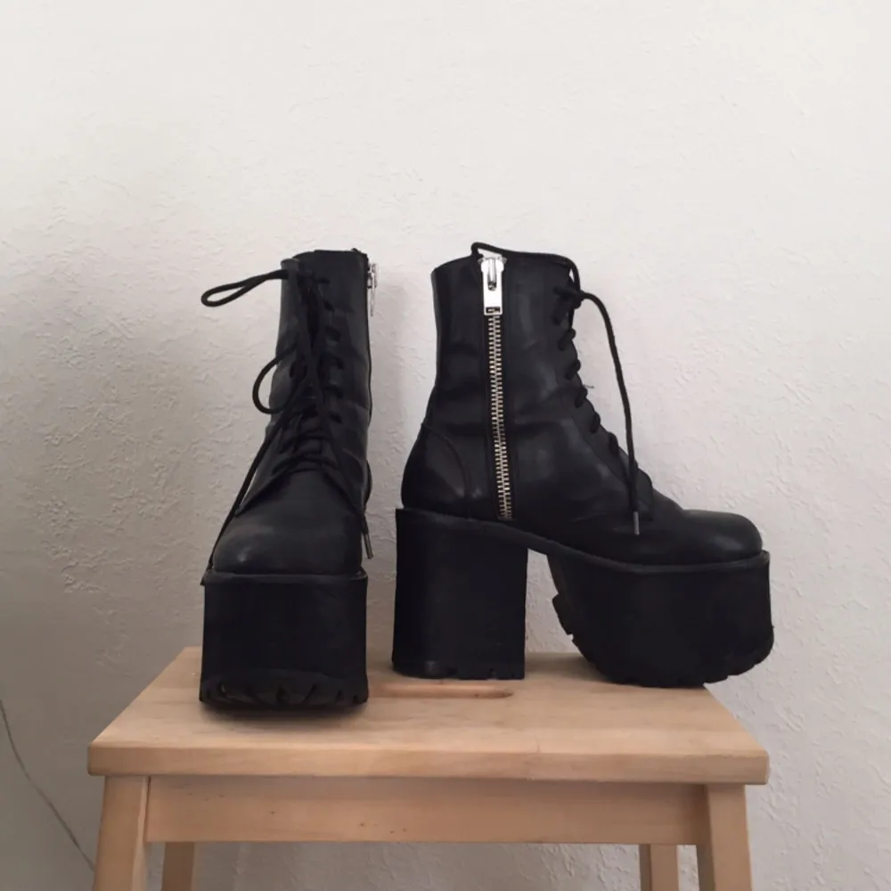 Scosche boots från unif säljer pga egentligen för stora . Skor.