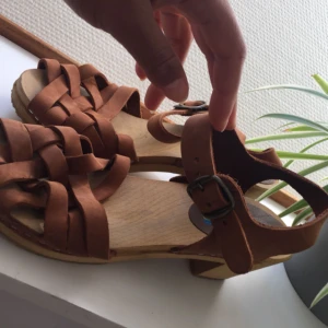  - Snygga träskor från Moheden. Använda ett fåtal gånger.