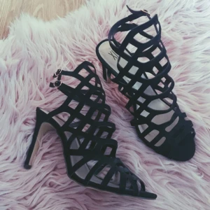  - Använd en gång! Fina till bal eller fest ✨  frakt 59kr! Storlek 39!!