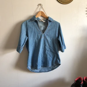  - Jeans skjorta/tunika. Priset går att diskutera 