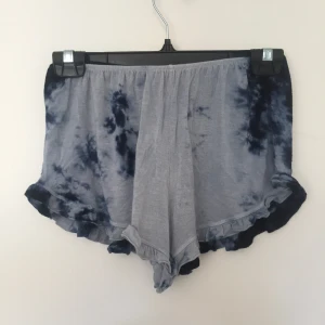  - Snygga shorts från Brandy Melville. Knappt använda dock ändå lite noppriga. Passar XS/S. Katt finns i hemmet! 