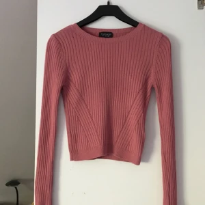  - Rosa ribbad tröja från topshop