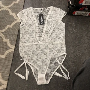  - Mycket fin body men tyvärr så passa den inte mig den är i strl M men mer som en S. Endast provad ! Kan skickas på posten men köparen står för frakt.