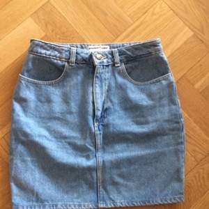 Jeans high waist skirt från American apparel, använd 2 gånger bara!🌸