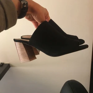  - Jättefina mules som inte blivit använda pga att jag har för många skor 😅