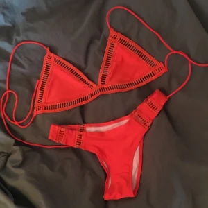  - Bikini i en snygg orange som verkligen skulle framhäva solbrännan, aldrig använd, endast provad! 🦄