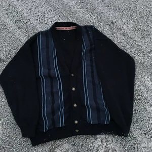 Navy cardigan - Ascool navy/blå cardigan. Sitter jättefint och inga defekter!