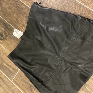 Skinnkjol - Helt ny skinnkjol! Frakt tillkommer🖤