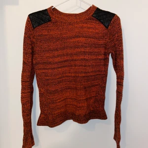 Tröja - Stickad tröja från H&M som vart sparsamt använd. Fint skick!