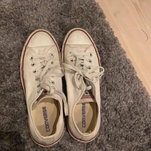 Converse  - Säljer dessa converse i storlek 39, tvättas noga innan försäljning! 