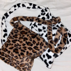 Trendig leopardväska  - Såå snygg leopardväska i en populär modell. Långt axelband man kan ha crossbody om man vill. 