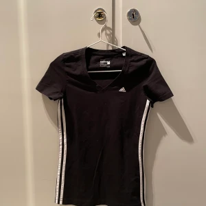 T-shirt Adidas, XS - Tränings T-shirt från adidas, storlek XS. Hittar ingenting att anmärka på.
