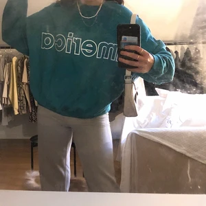 Sweatshirt - Snygg sweatshirt från Carlings! Använd fåtal gånger därmed i gott skick! Frakt tillkommer och betalningen sker via Swish.