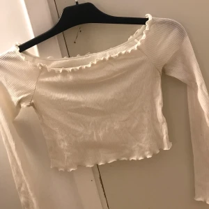 Topp  - Offshoulder topp. 40+frakt 