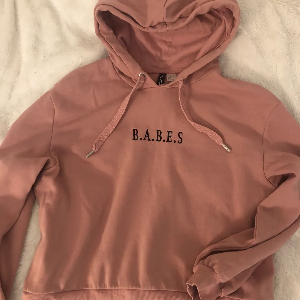 Cropped hoodie, old pink, still nice condition. Hoodies.