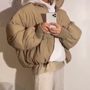 Beige puffer jacket Nakd - Jättefin beige puffer från NaKd, köpt för ett halvår sedan💞