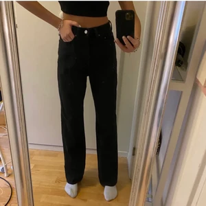 Weekday jeans - Säljer dessa byxor från Weekday i modellen Rowe. Ordinarie pris: 400 kr