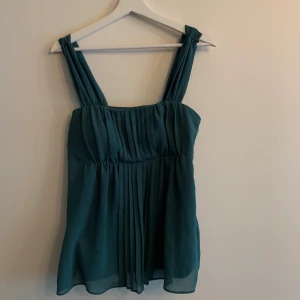 Blus - never been used                                                                                             payment thru swish 🌸     