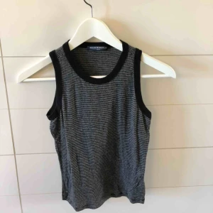  - Linne från Brandy Melville. Märkt onesize men skulle säga storlek xs-s. Frakt 50kr eller möter upp i Kristinehamn 