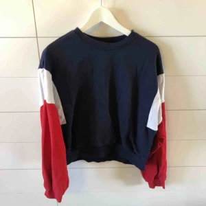  - Tjocktröja från H&M i storlek M. Frakt 50kr eller möter upp i Kristinehamn 