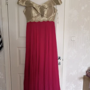  - Långklänning.. Rosa och guld 