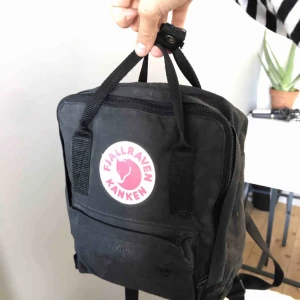  - ❤️❤️❤️REA KOSTAR 200kr❤️❤️❤️❤️Mini fjällräven kånken väska köpt för 800kr, säljer för 250
