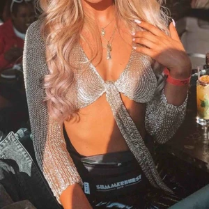  - (Inte mina bilder)  Säljer denna helt nya tröja. Aldrig använd. Köparen står för frakt! Egna bilder finns🕊