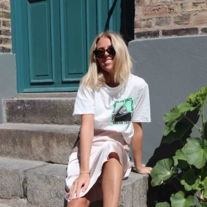  - T-shirt endast använd på denna bild, med prislapp kvar. Frakt tillkommer 